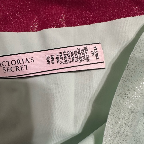 Victoria’s Secret - Picture 2 of 5